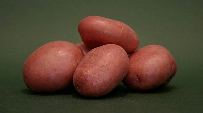 Papas de piel colorada